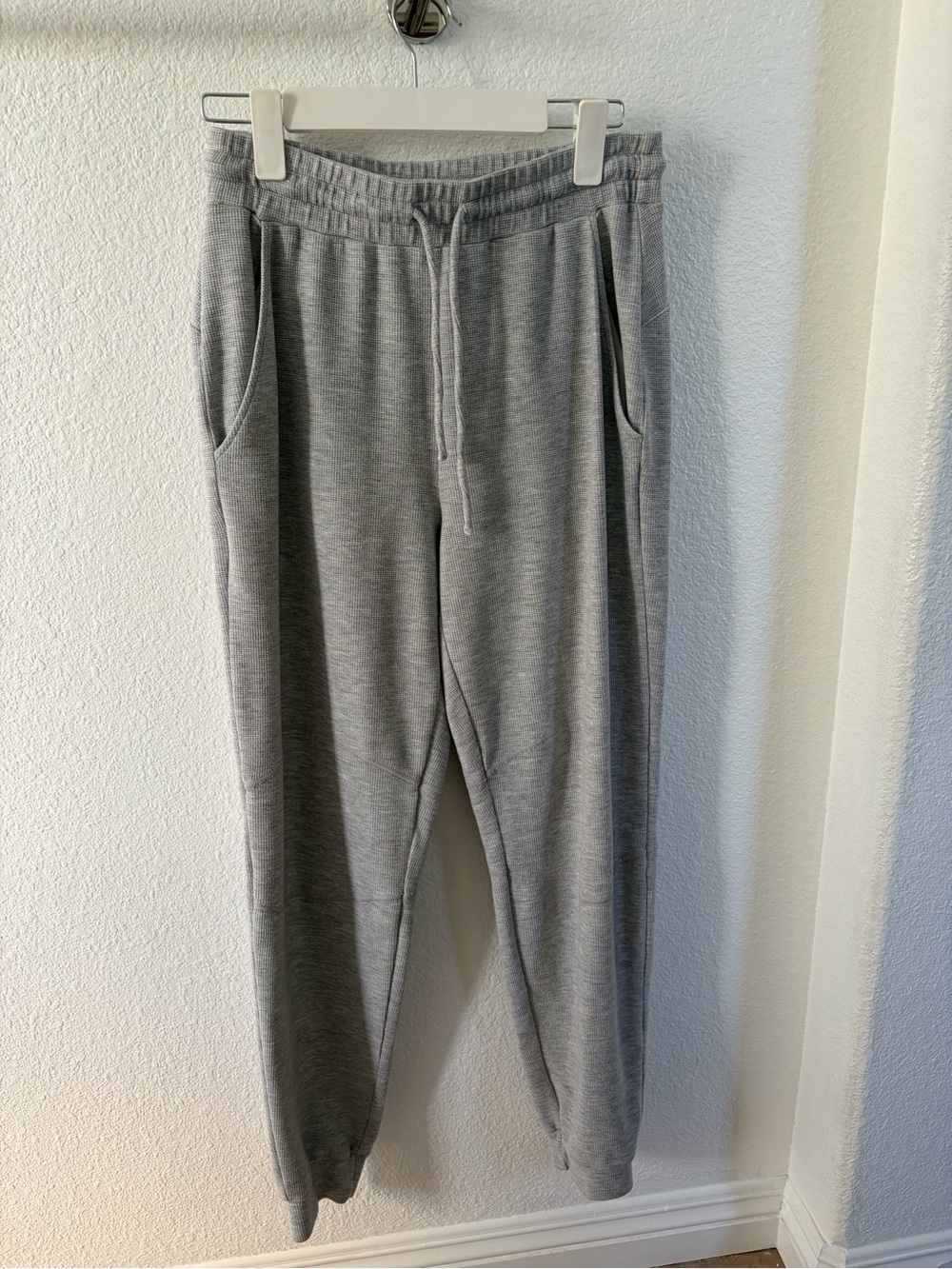 ALO Yoga Light Gray Drawstring Joggers